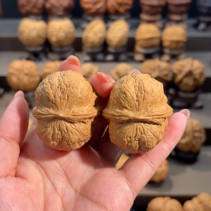 文玩核桃把件苍*三足元宝