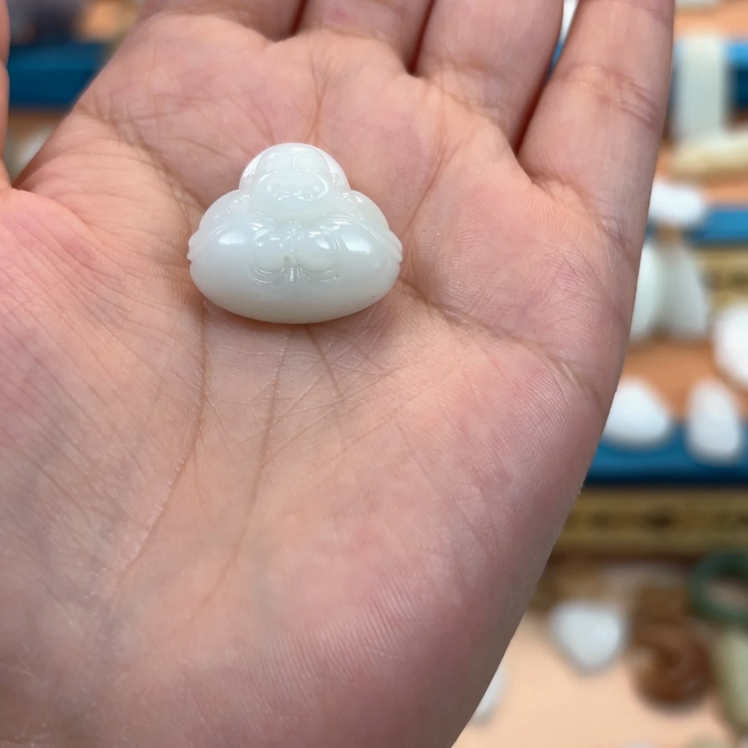 和田玉颈饰未镶嵌文*