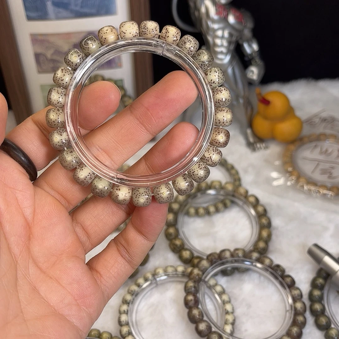 手串星月菩提779 号.   星月菩提.   一物一图.