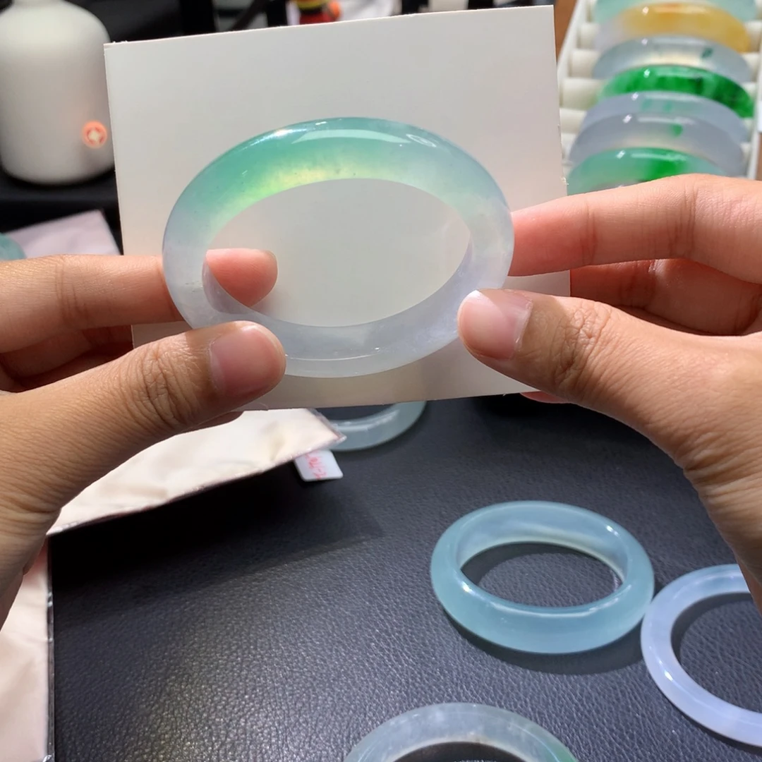 翡翠未镶嵌手镯贵妃