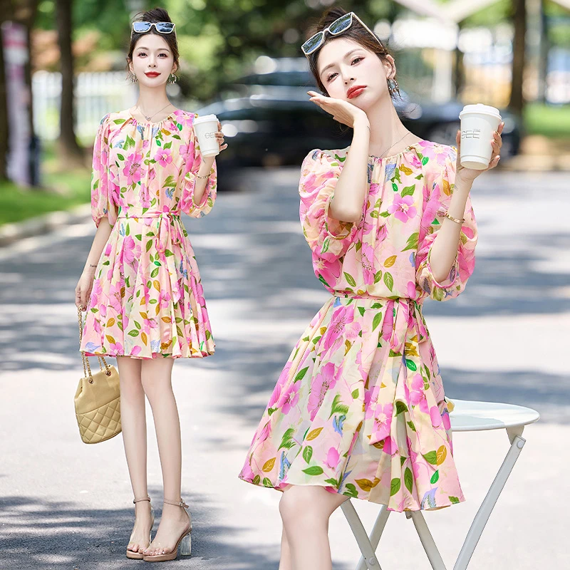 新款现货清新碎花泡泡袖显白收腰显瘦连衣裙