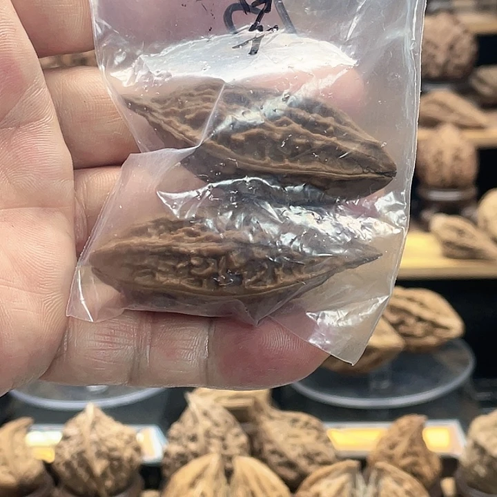 哈***哈文玩核桃把件东北核桃