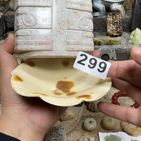 原***侠瓷片瓷器是古代文化上比较流行于世晚期