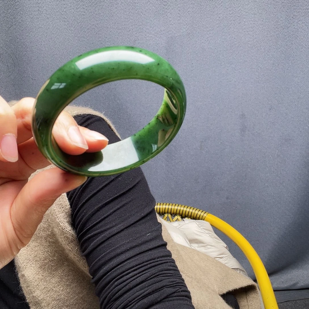 丰***节和田玉未镶嵌手镯