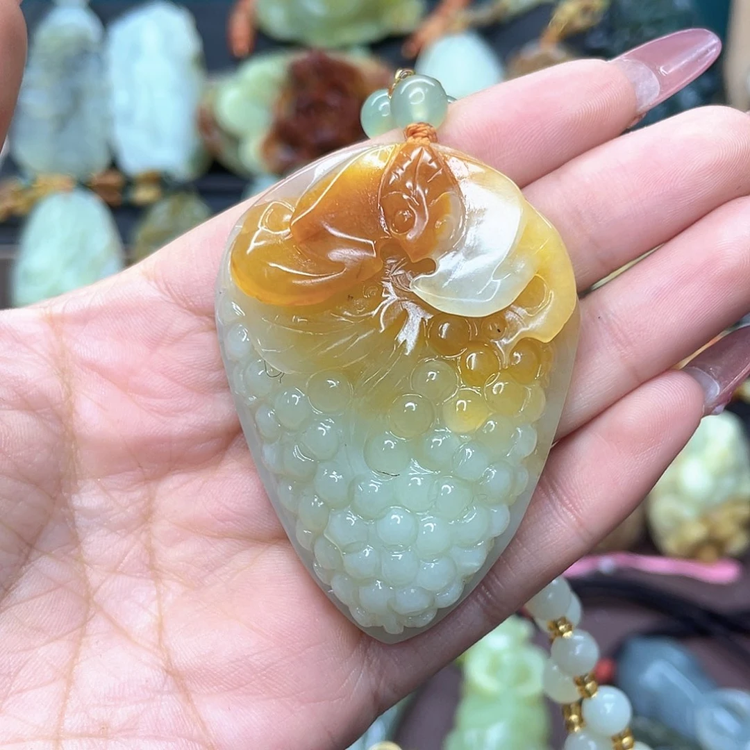 蛇纹石玉颈饰未镶嵌