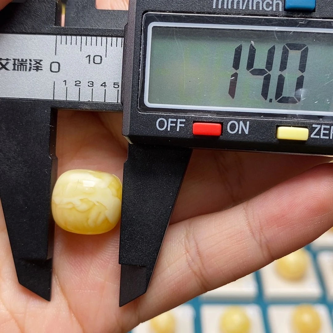 蜜蜡珠宝奇石未镶嵌