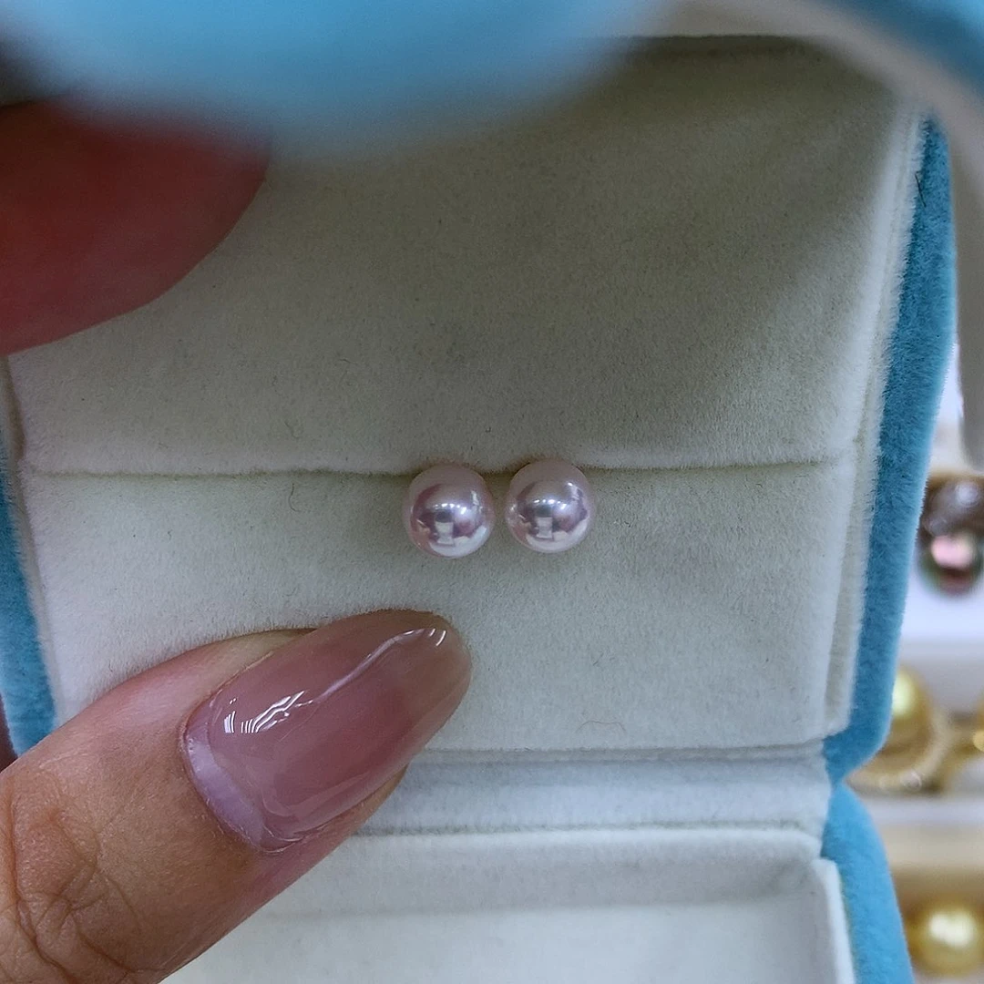 18K金镶嵌海水珍珠耳饰