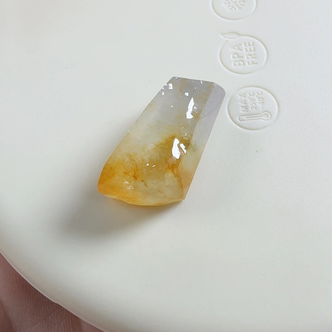 翡翠未镶嵌颈饰裸石