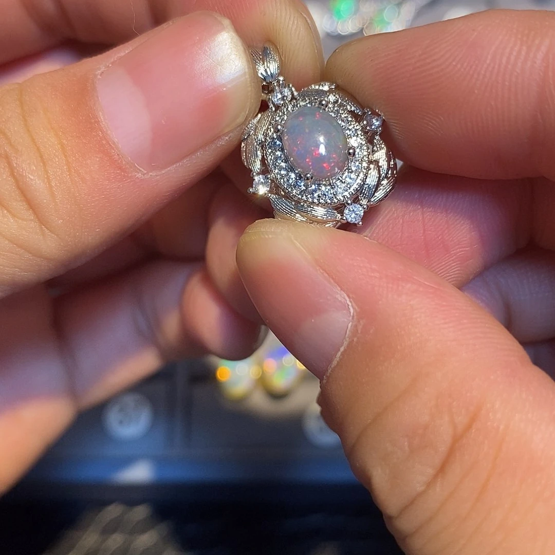 欧泊欧泊吊坠合金