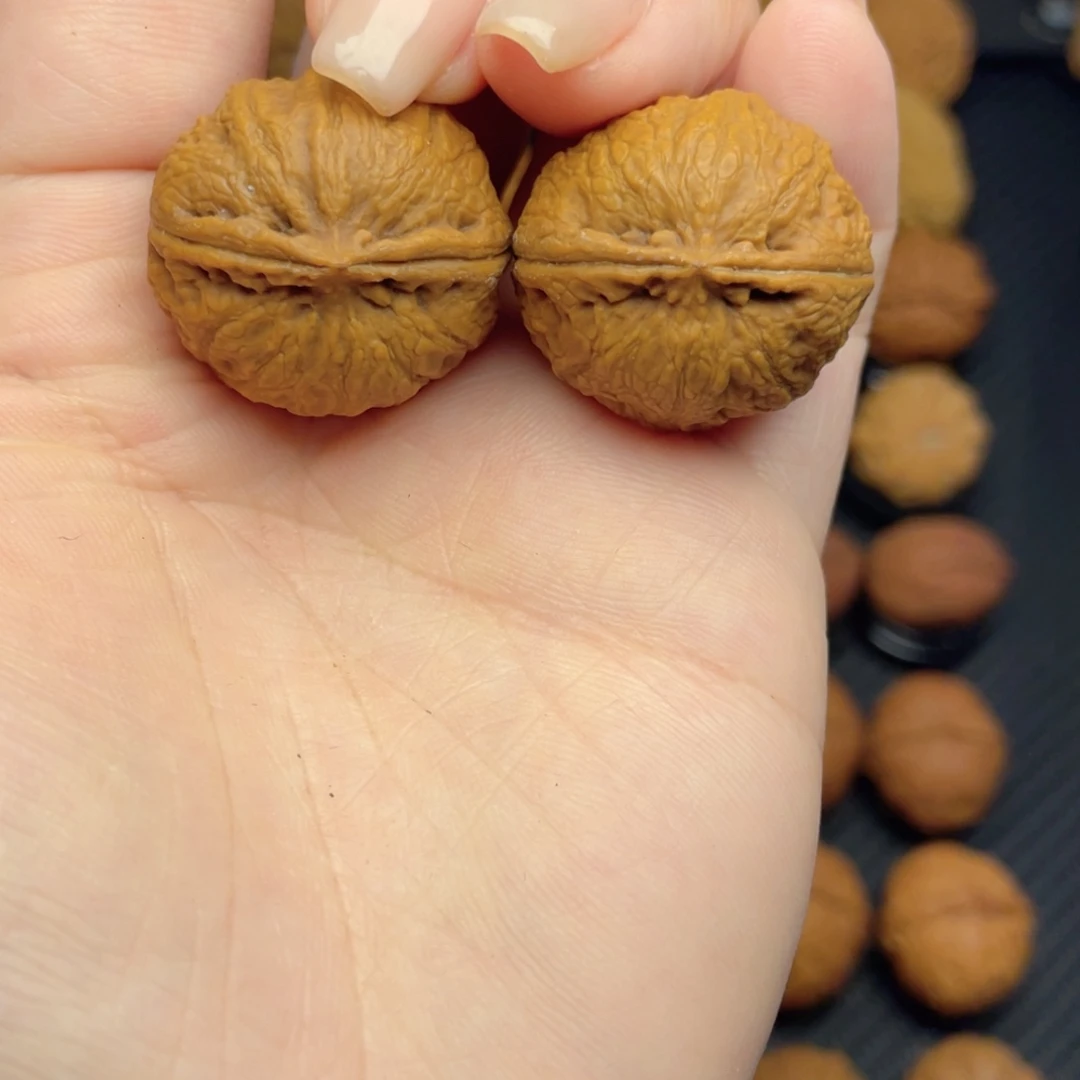 文玩核桃把件小鱼宝