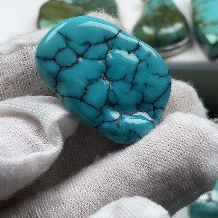 绿松石未镶嵌珠宝奇石