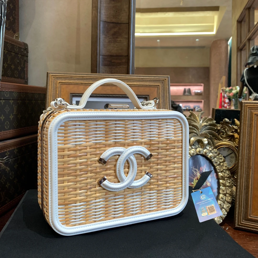 99新 Chanel/香奈儿 秀款 竹编相机包 镭射27开 99新/sp22921