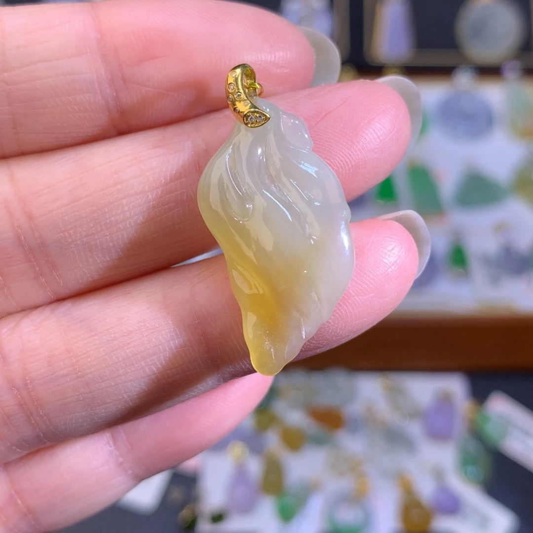 翡翠18K金镶嵌颈饰