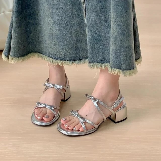 银色粗跟凉拖鞋女大童2025夏季新款儿童法式外穿蝴蝶结露趾凉鞋