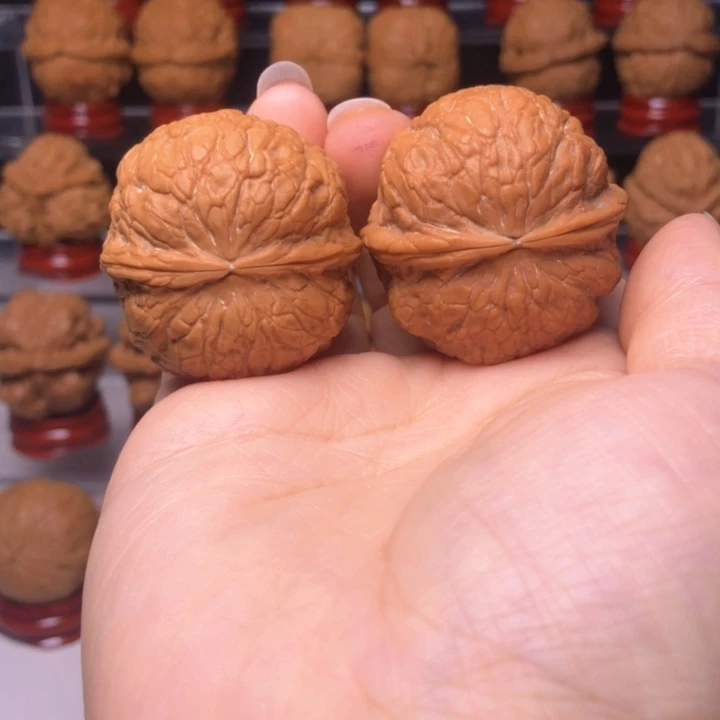 文玩核桃吊坠雨**?60金蟒蛇皮球