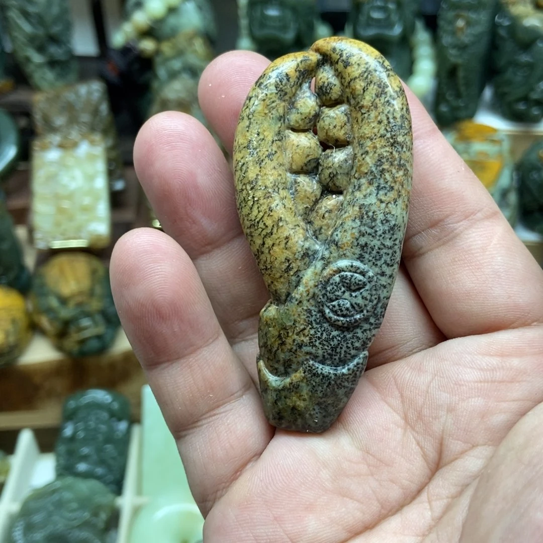 未镶嵌岫岩河磨玉（透闪石质玉）把件