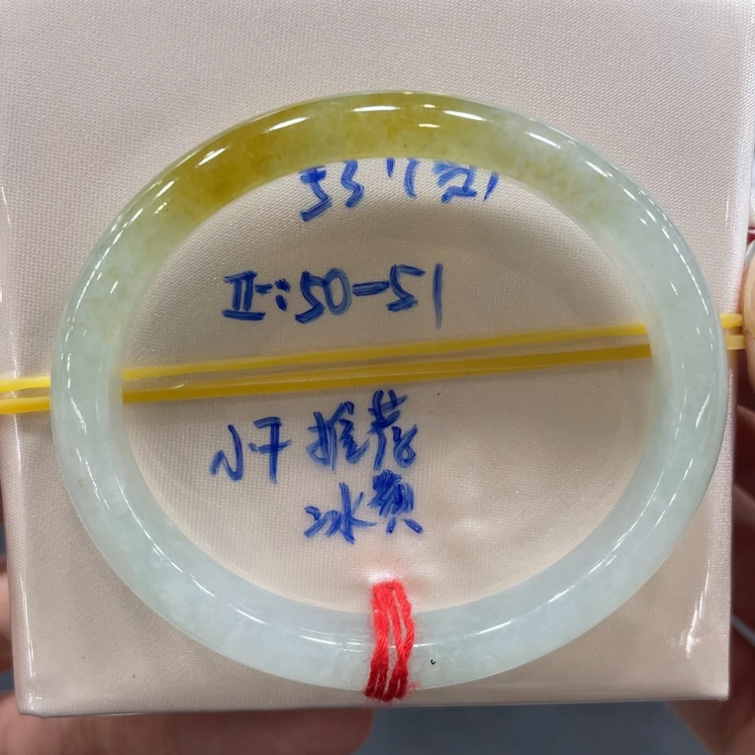 翡翠手镯未镶嵌翡翠手镯