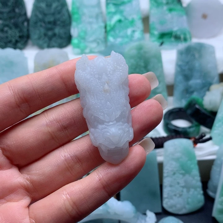 犯***诚定制翡翠未镶嵌龙牌