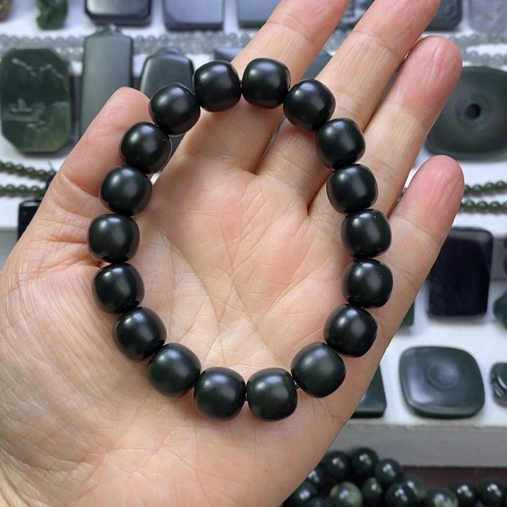 和田玉（青玉）未镶嵌珠宝奇石