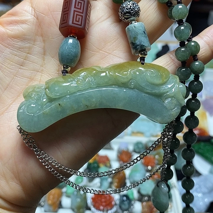 翡翠未镶嵌吊坠(赠链)