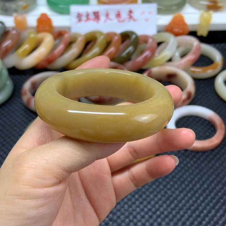 石英岩玉未镶嵌手镯