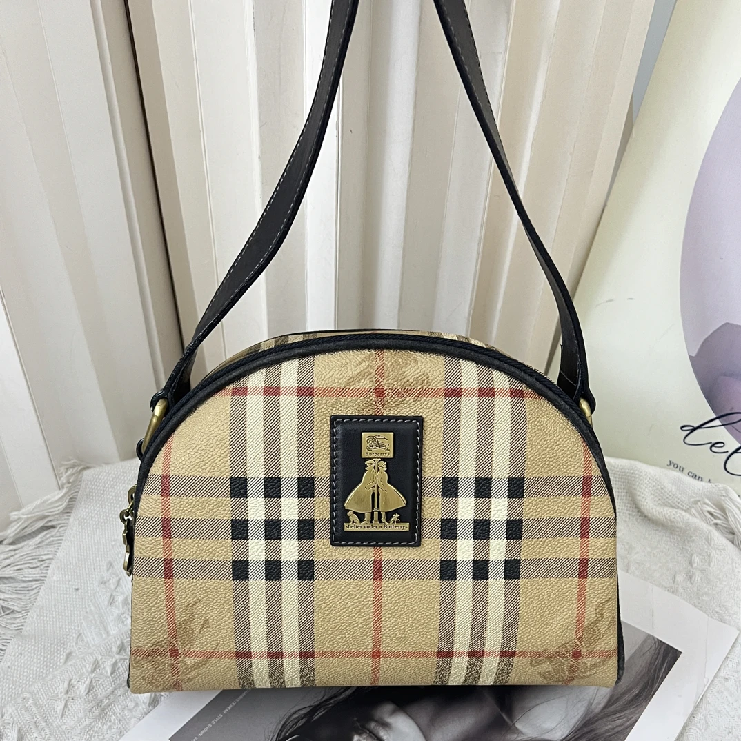 95新 BURBERRY/博柏利 经典老花格纹半月包