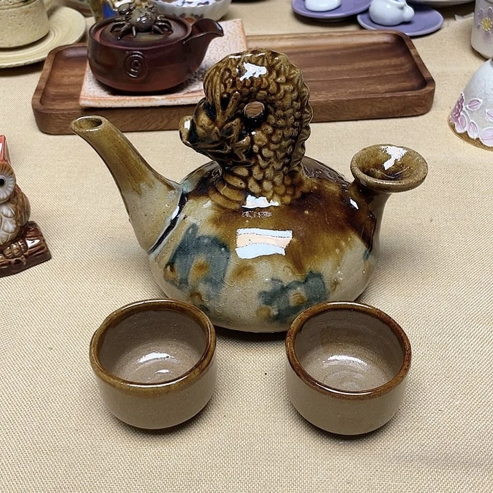 紫砂茶壶盘子都给她弄破