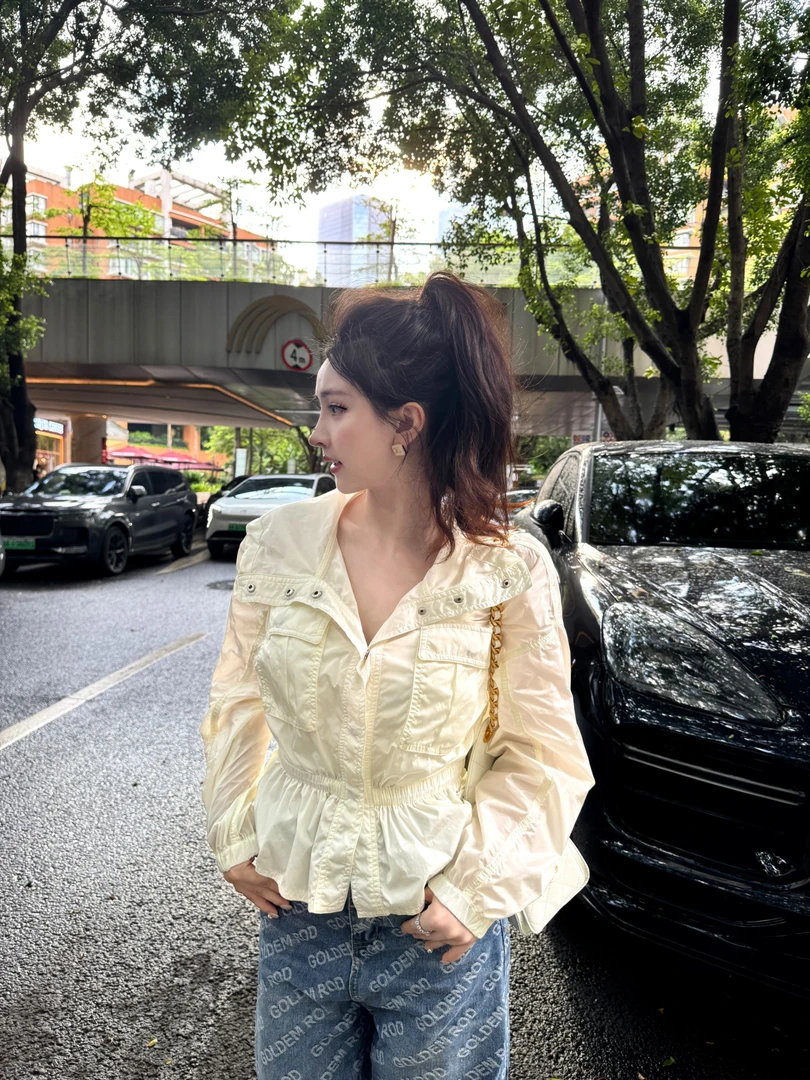 米杏色短款防晒衣时尚实用出行必备