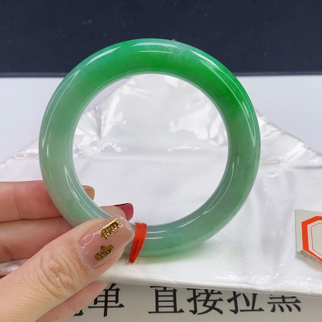 翡翠手镯未镶嵌宇*宝天然翡翠A货835