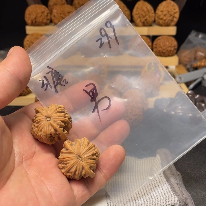 男***的把件文玩核桃磨盘