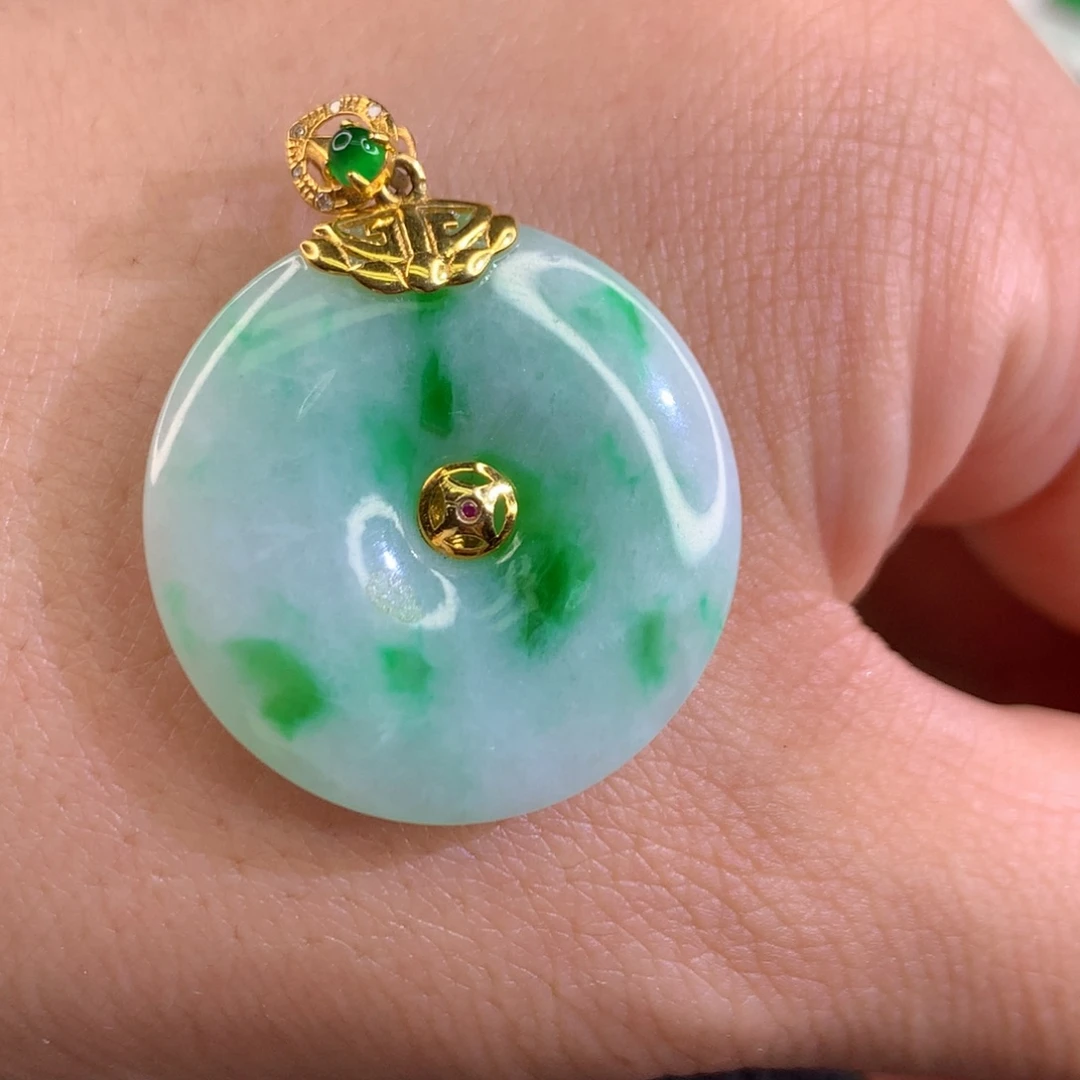 翡翠18K金镶嵌颈饰翡翠