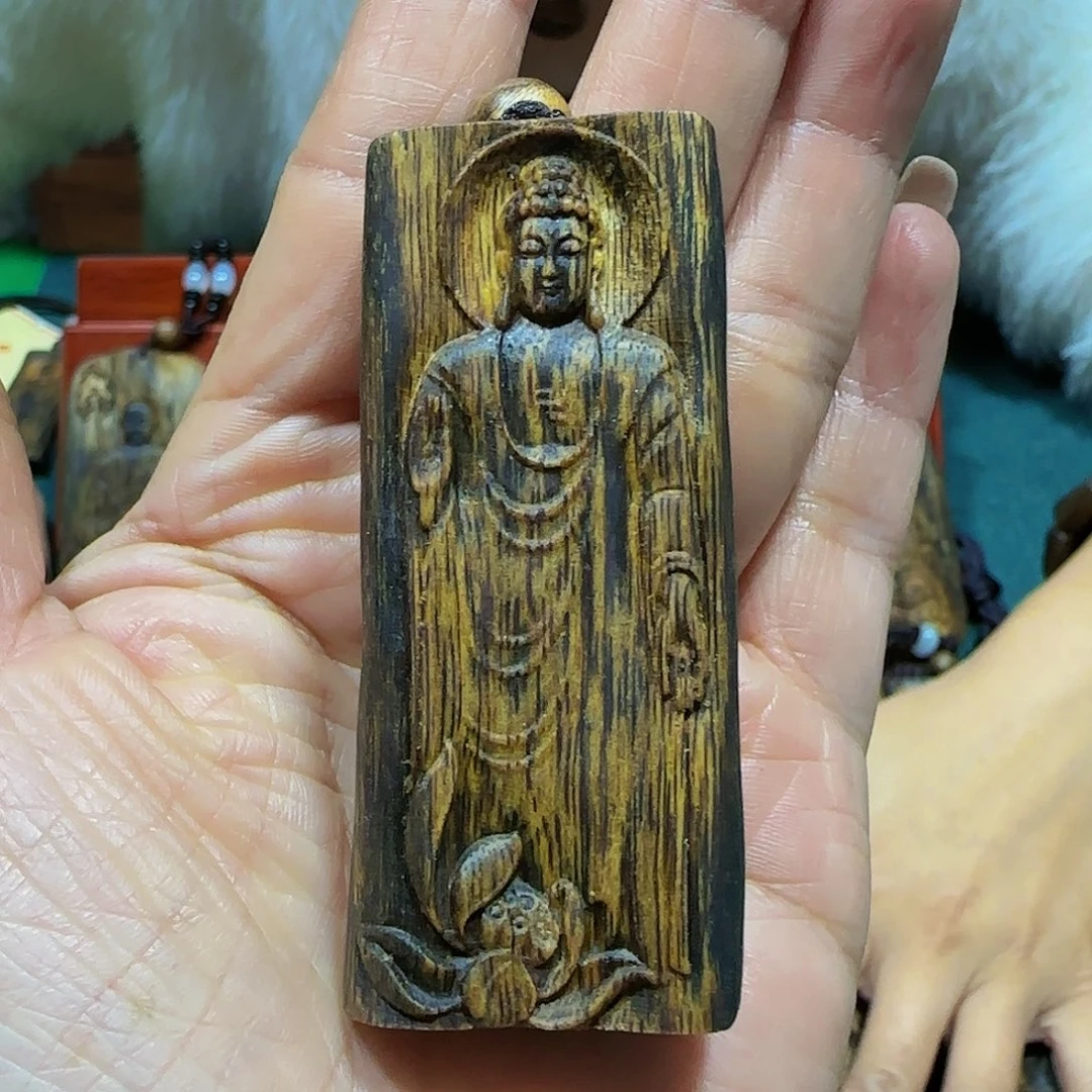 沉香吊坠海南白奇乌身老料雕刻大日如来带绳19.9克