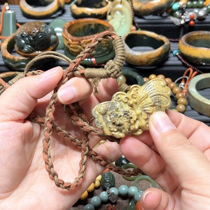 岫岩河磨玉(透闪石质玉)手镯未镶嵌满*