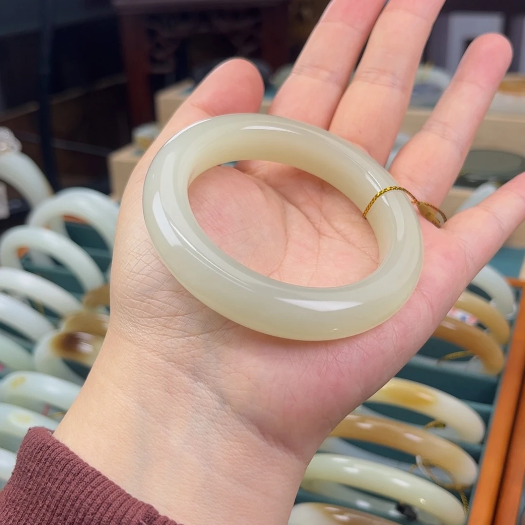 和田玉未镶嵌手镯