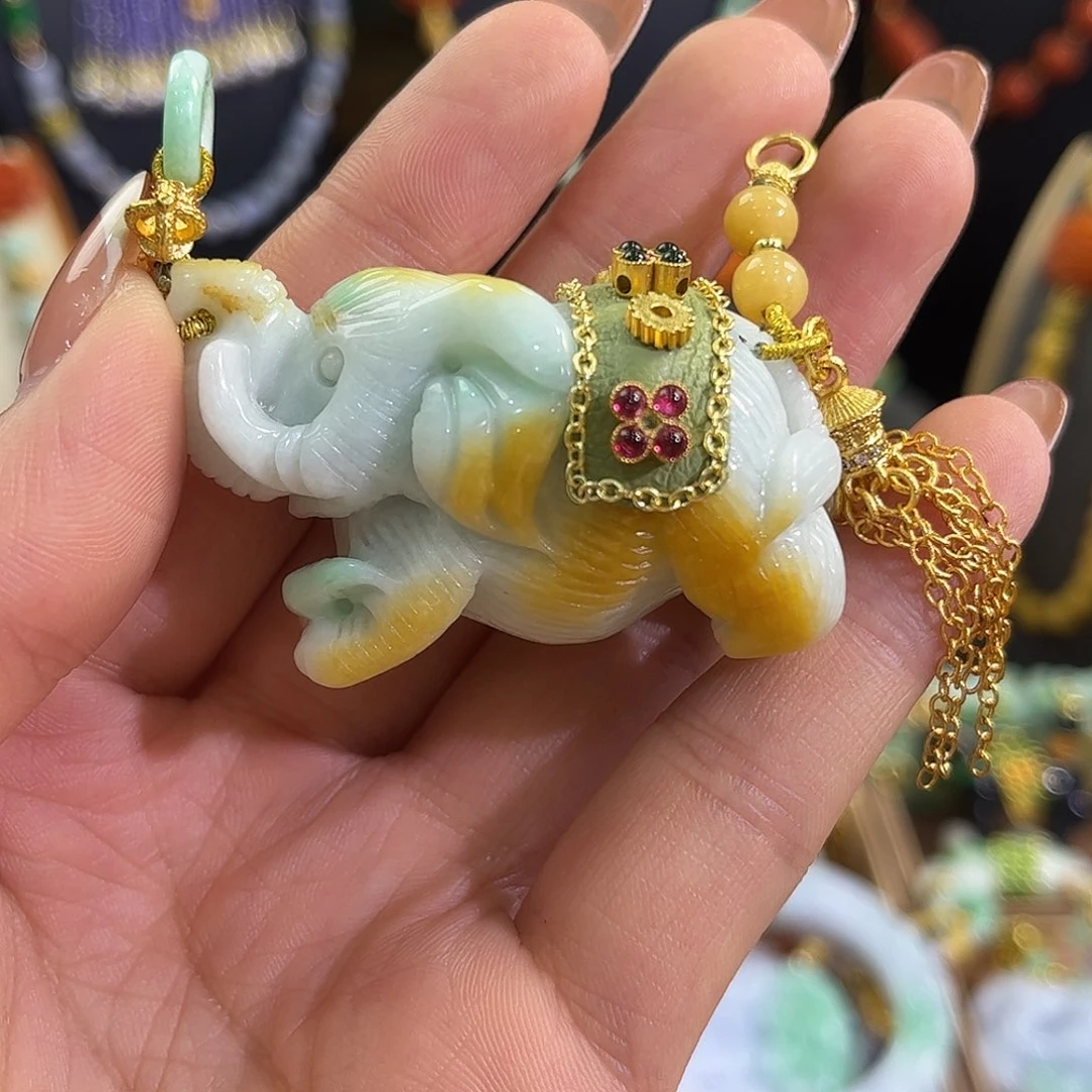 翡翠未镶嵌颈饰炸