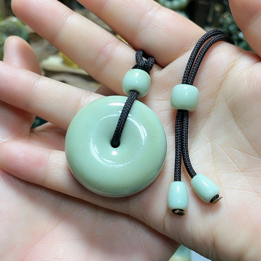 【闪购商品】未镶嵌岫岩老玉（透闪石质玉）把件萌*雯