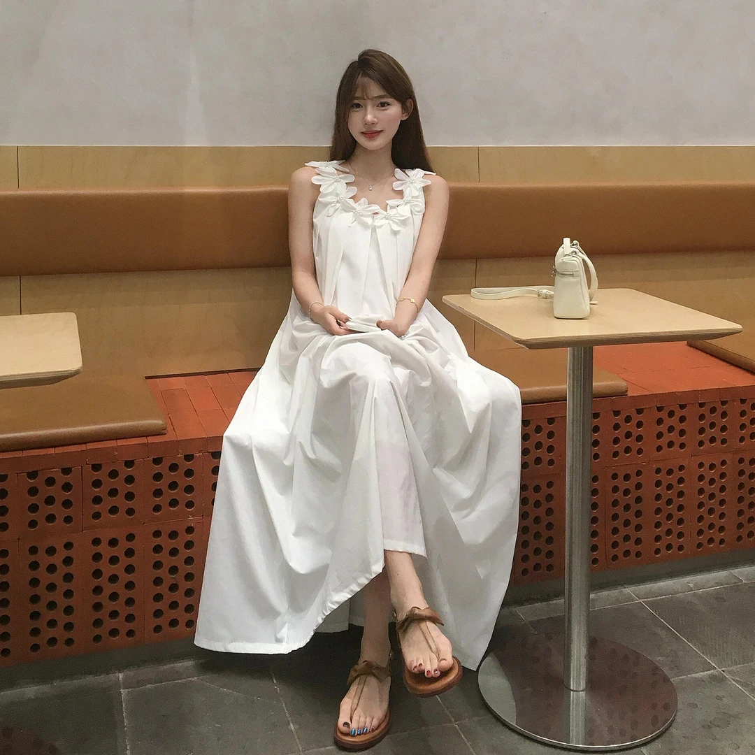 法式花朵白色连衣裙女夏季2025新款海边度假沙滩无袖吊带长裙4197