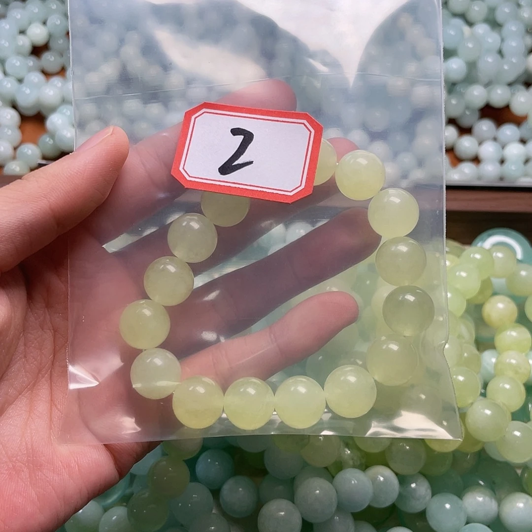一***杨蛇纹石玉未镶嵌颈饰