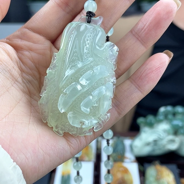 蛇纹石玉颈饰未镶嵌