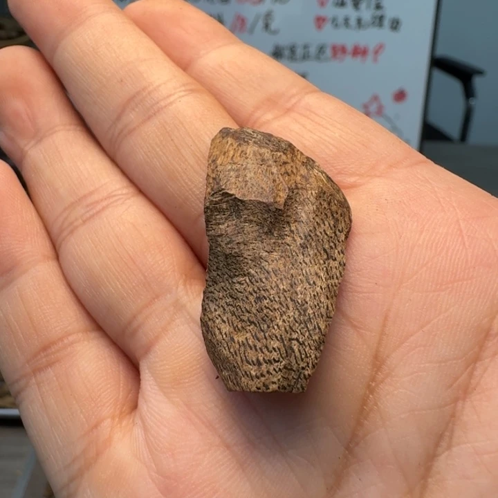 海南沉水包头1.8克，甜花香