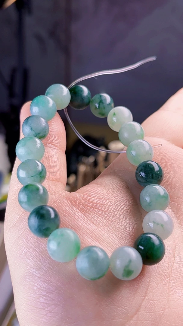 天然缅甸翡翠冰胶飘绿手串毛货买断需抛光尺寸10.5