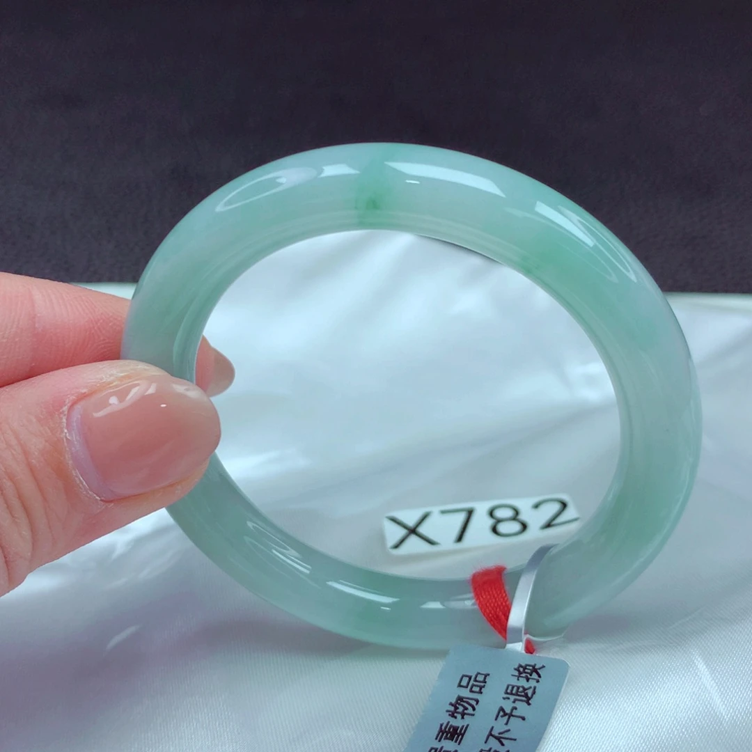 翡翠手镯未镶嵌手镯88