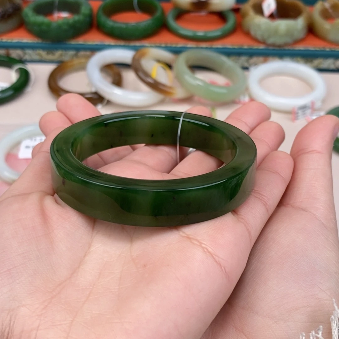 水***音和田玉未镶嵌手镯