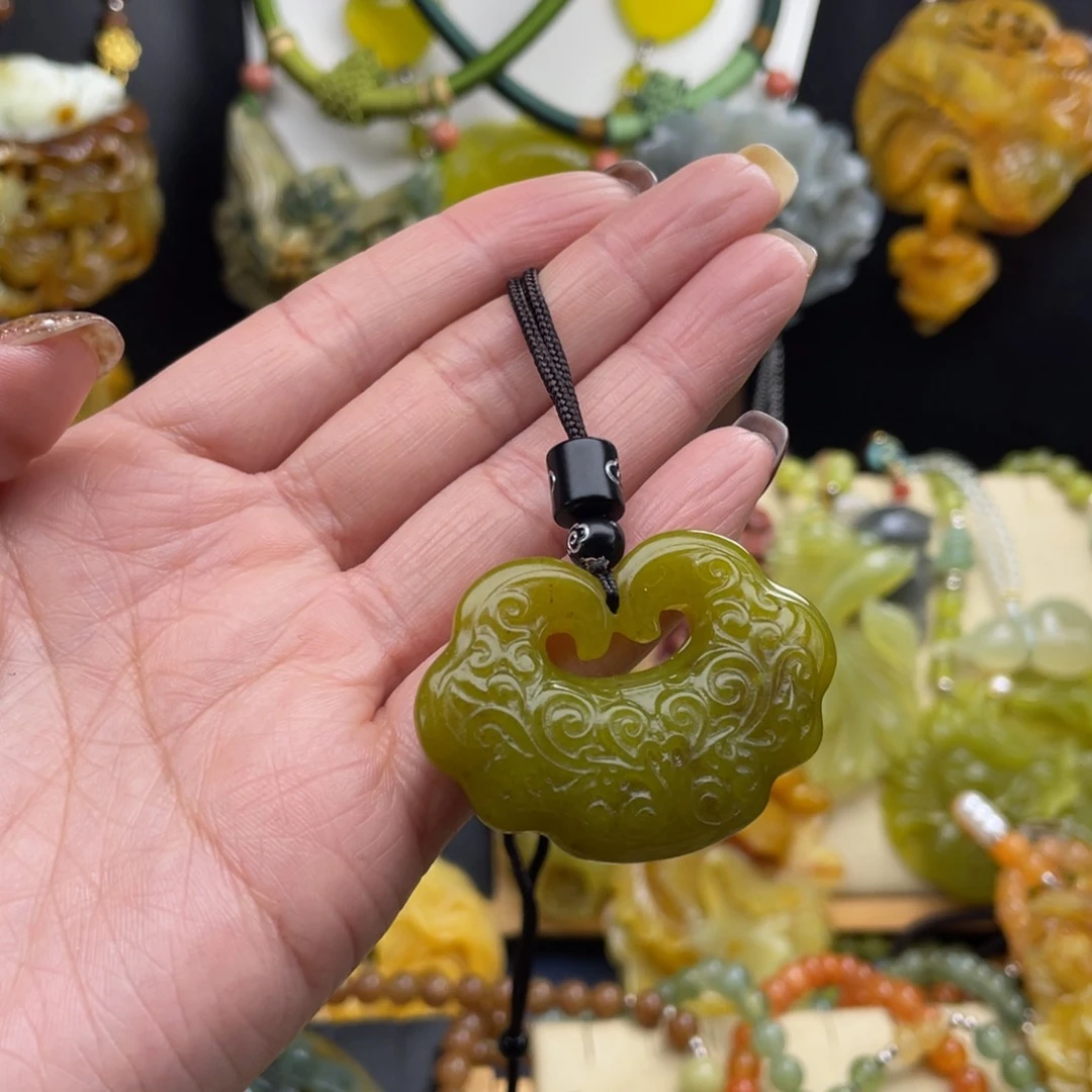 未镶嵌蛇纹石玉颈饰