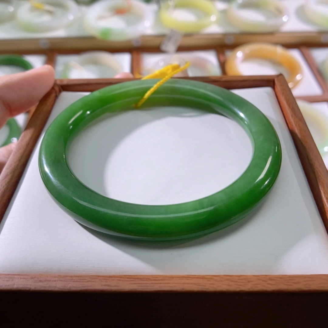 【闪购商品】未镶嵌手镯和田玉(碧玉)傲**梅