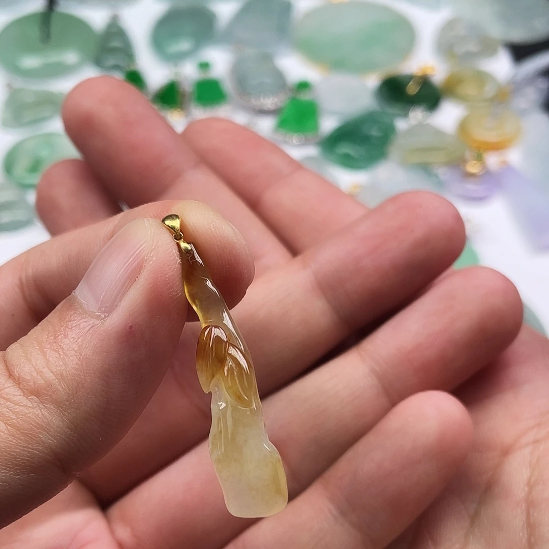 翡翠18K金镶嵌颈饰翡翠