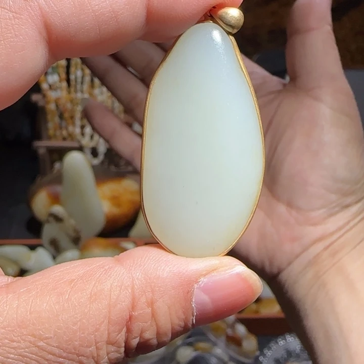 和田玉吊坠(不含链)18K金镶嵌19.8克