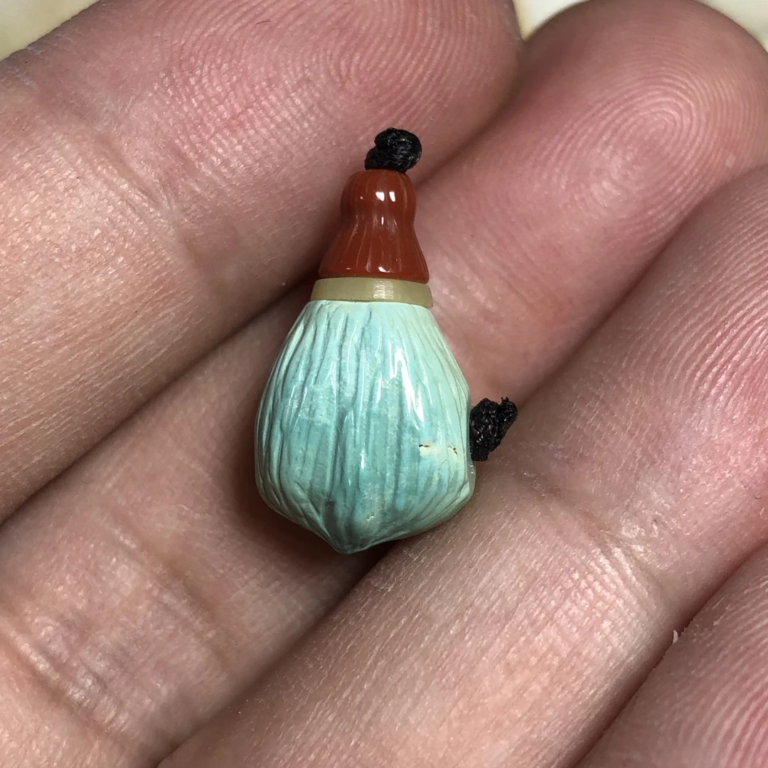 特价松石小三通，有小白点微铁线，尺寸9左右