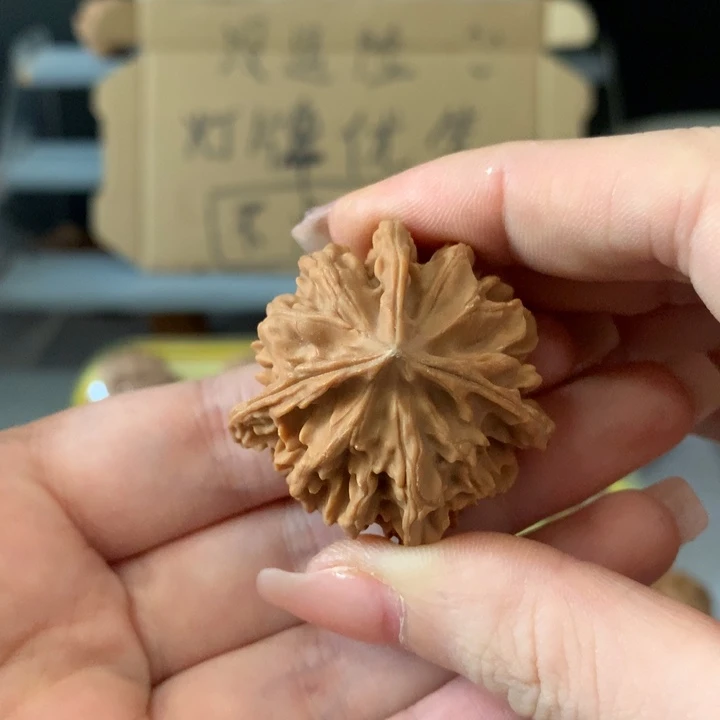魔***T吊坠文玩核桃异形单只，有瑕疵