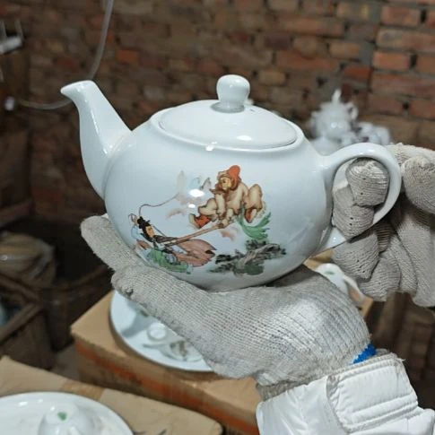 库存微瑕多孔茶壶容量500毫升